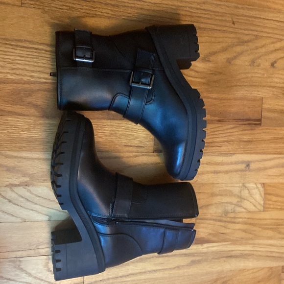 Esplrit Combat Boots size Seven 1/2. Zip up. - Picture 5 of 5